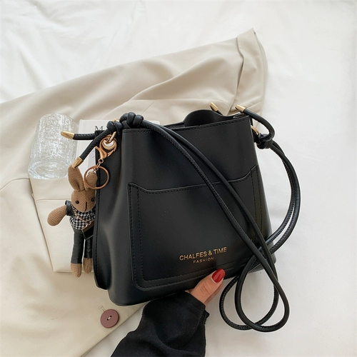 Демисезонная сумка через плечо, модная вместительная и большая сумка на одно плечо для отдыха, изысканный стиль, коллекция 2023, в западном стиле