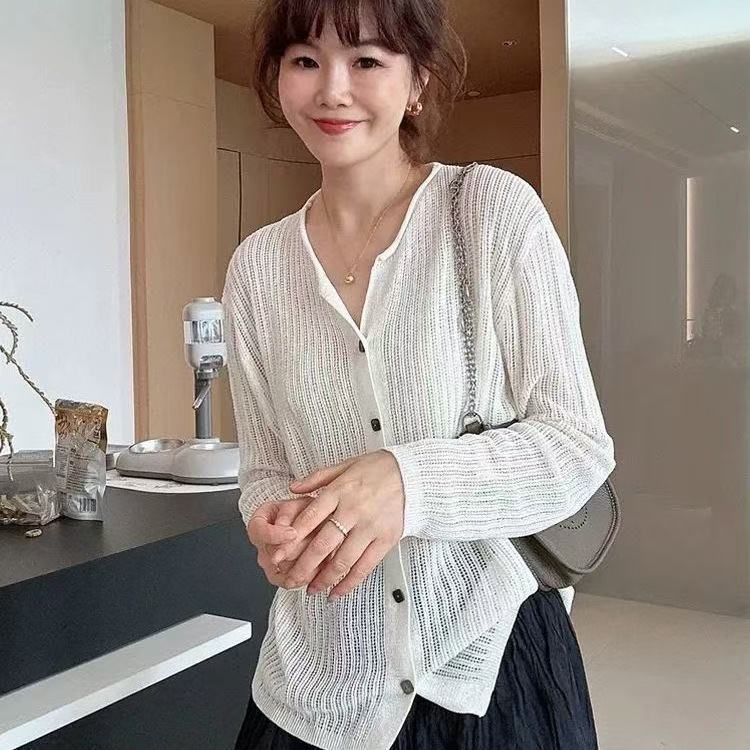 Gentle and Lazy Style V-Neck Button-Up Knitted Cardigan for Women, Summer Thin Style, Slimming, Sun-Protective Top, Air-Conditioning Cover-Up