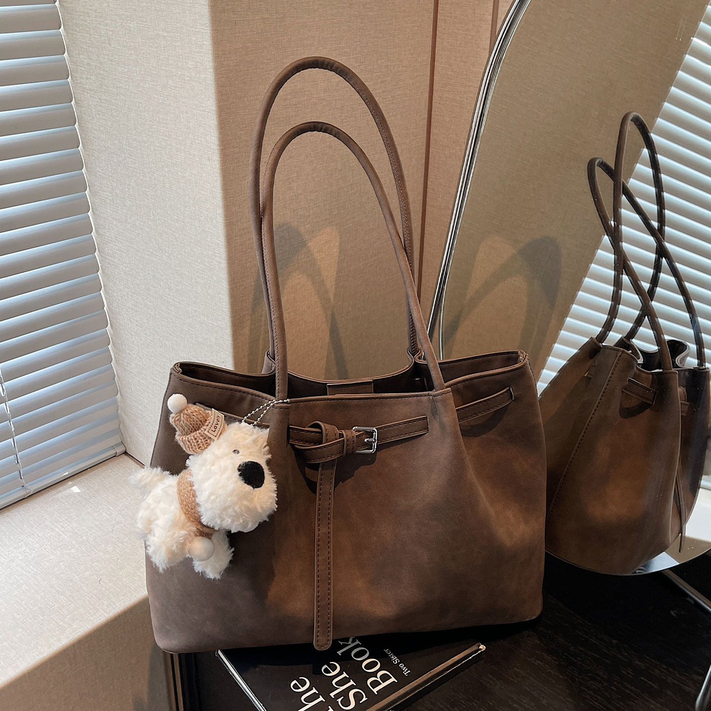 Женская сумка-тоут из замши в стиле ретро, новинка 2025 года, модная нишевая сумка для пригородных поездок подмышками, универсальная сумка через плечо большой емкости