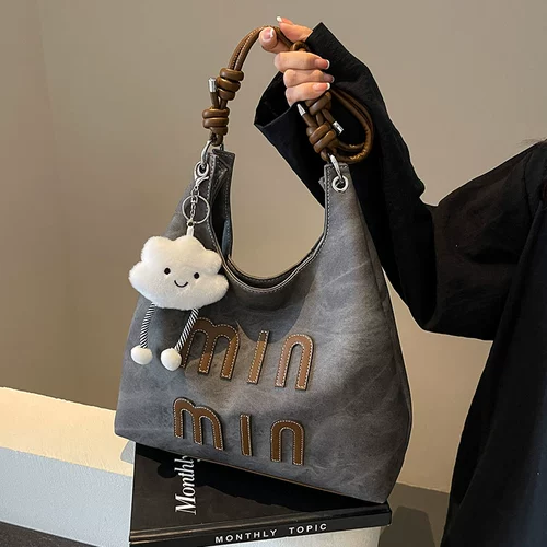 Вместительная и большая сумка через плечо, на одно плечо