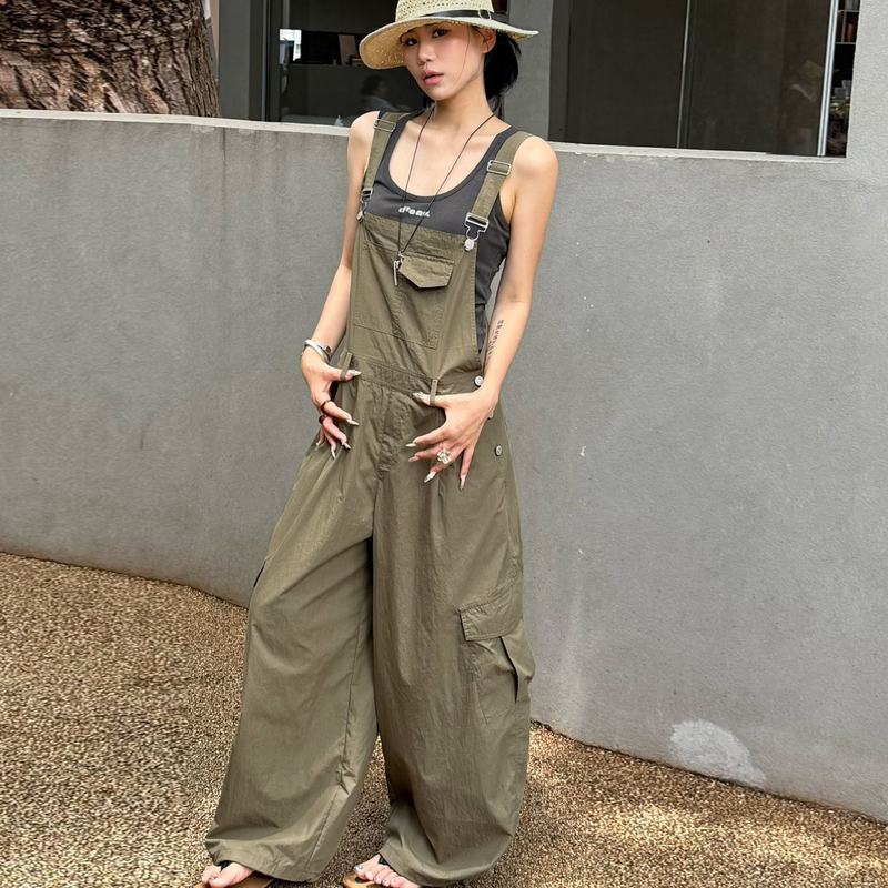 American Retro Workwear Overalls for Women, Army Green, Multi-Pocket, Loose Fit, Slimming Wide-Leg Jumpsuit, New for Summer 2026 American Retro Workwear Overalls for Women, Army Green, Multi-Pocket, Loose Fit, Slimming Wide-Leg Jumpsuit, New for Summer 2026