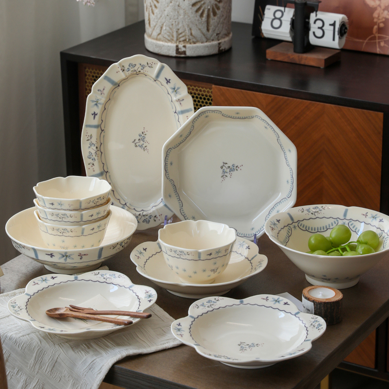 Vintage Ceramic Bowl and Plate Set for Home Use, Underglaze Color, High Aesthetic Value, Suitable for Weddings, Housewarming Gifts Vintage Ceramic Bowl and Plate Set for Home Use, Underglaze Color, High Aesthetic Value, Suitable for Weddings, Housewarming Gifts