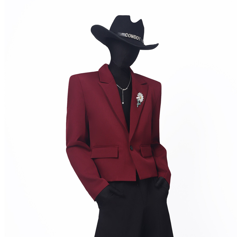 Blackclothes Limited Edition Small Daisy Metal Brooch Decorated Burgundy Short Suit, Elegant and Versatile Suit