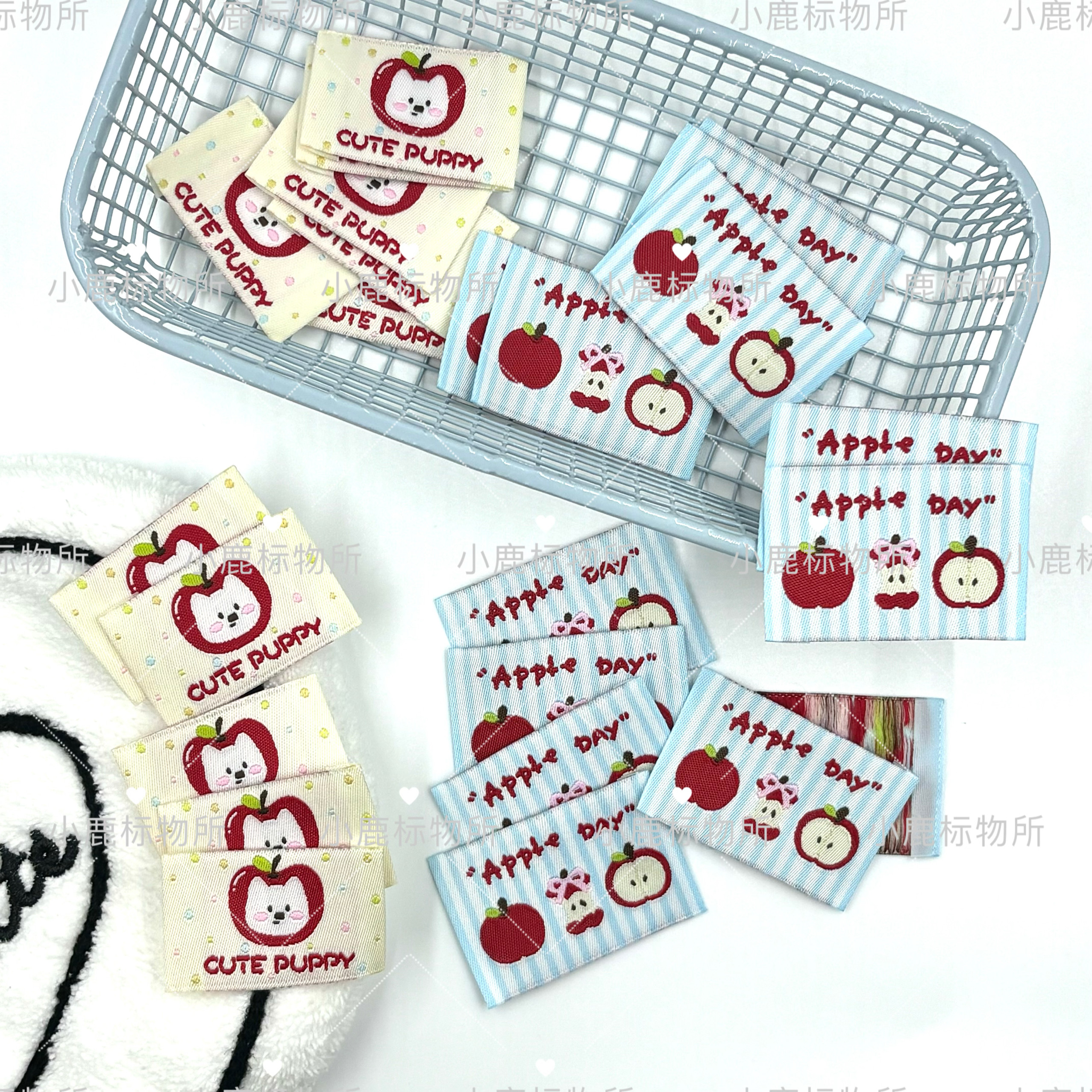 韓国風オリジナル布製ラベル、かわいいリンゴと犬のストライプ柄ネックラベル、織りラベル、縫い付けDIY布製パッチ、バッグラベル。