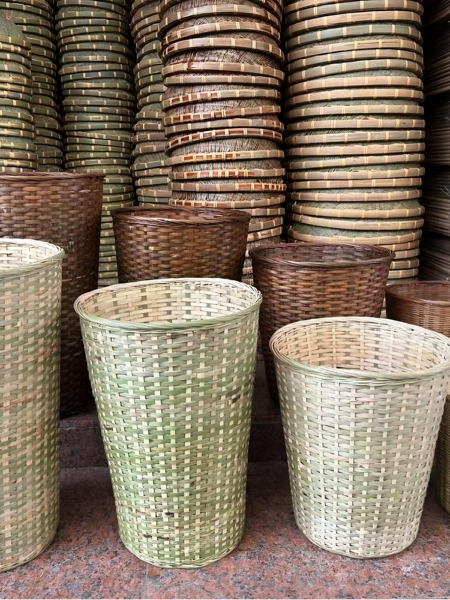 Farmhouse-Style Vegetable Display Bamboo Baskets, Supermarket Fruit and Vegetable Display Baskets, Local Specialty Display and Storage Baskets, High Bamboo Baskets