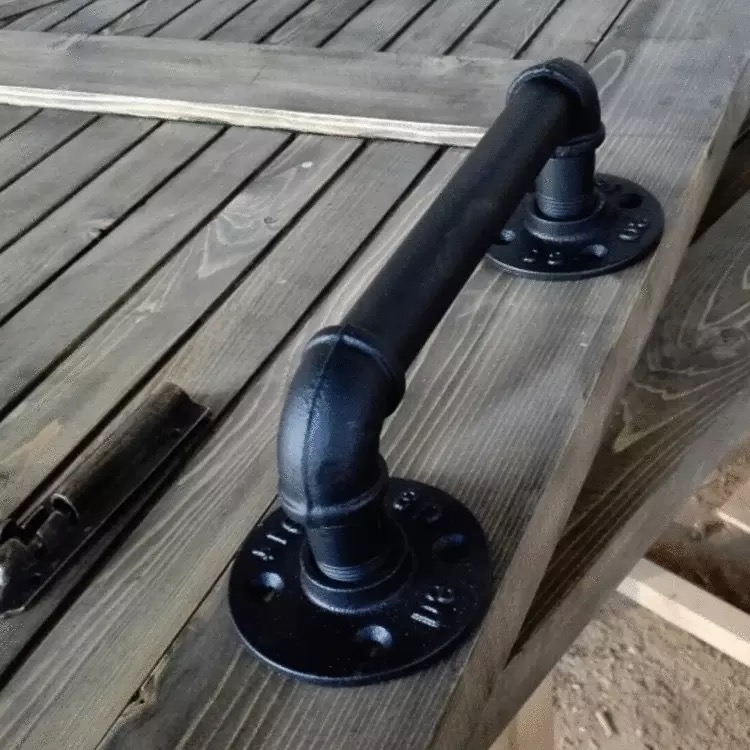 American retro as an old iron art personality creative minimalist-style wooden door?Industrial pull handle with car door handle water pipe