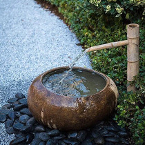Japanese-style courtyard running water Stone bowl Bamboo running water stone fish tank running water decoration Natural stone bowl courtyard running water scene