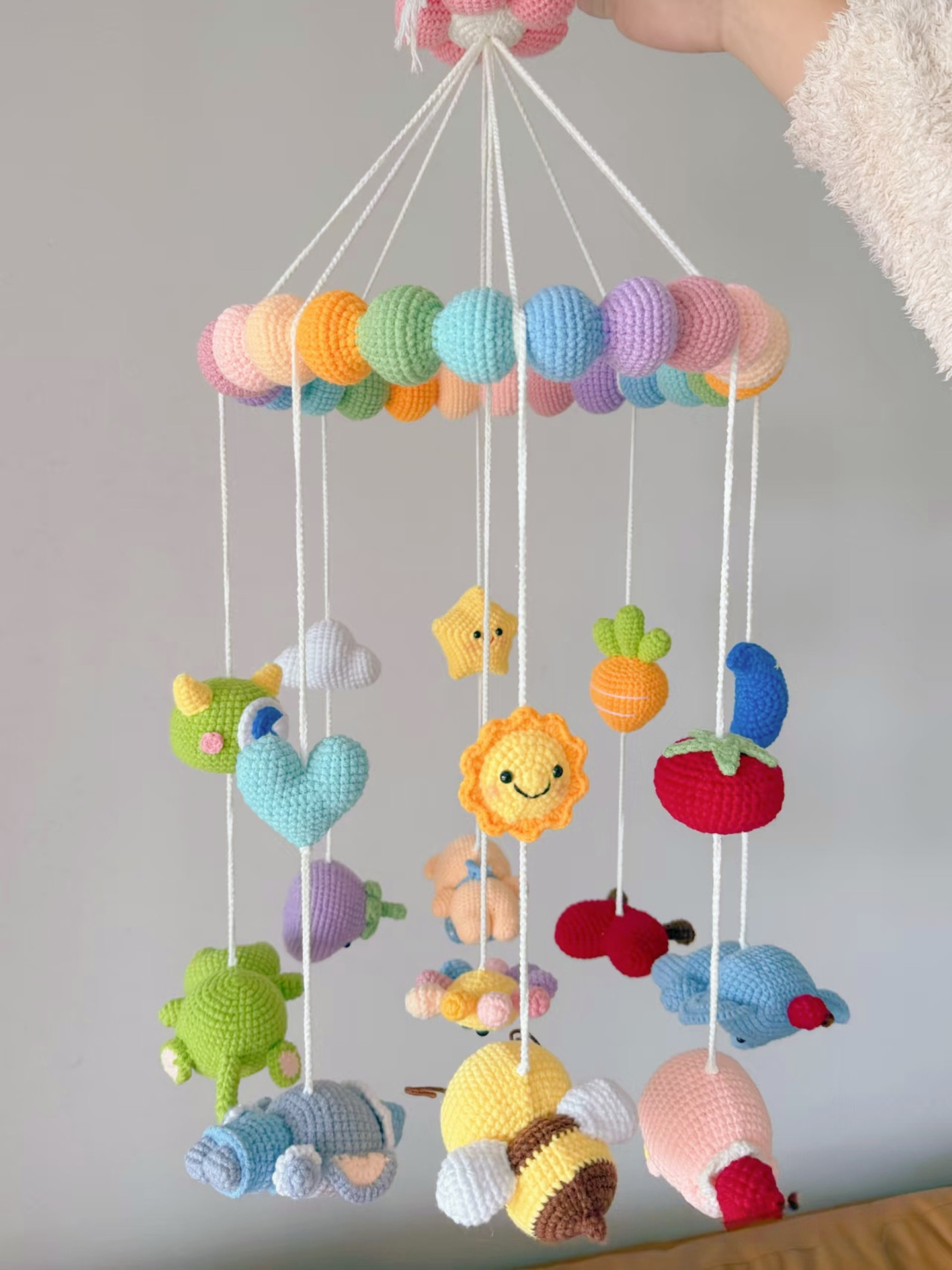DIY hand-knitted baby bed bell woolen material bag for mom to pass the time crocheting baby companion toys