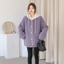 Autumn and winter new maternity wear fashionable and age-reducing loose large size covering the belly making you slim without showing pregnancy hooded lambswool jacket trendy