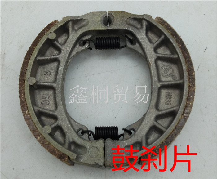 Áp dụng cho xe máy hạng nhẹ Moss QS125T-2-4B Yuncai QS100T Phanh đĩa trước phanh sau má phanh sau - Pad phanh thắng đĩa xe máy