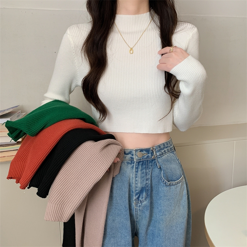 Short High-Waisted Sweater for Petite Figures, Slim Fit, Cropped Knit Top for Spring and Autumn, Paired with a Large Leather Jacket as an Inner Layer