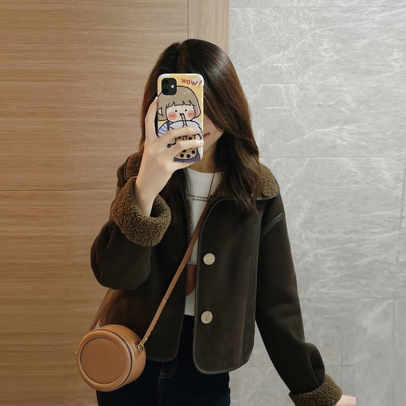 2026 New Women's Clothing Collection: Coffee-Colored Lapel Leather and Fur Integrated Thickened Short Lamb Wool Coat for Women in Winter 2026 New Women's Clothing Collection: Coffee-Colored Lapel Leather and Fur Integrated Thickened Short Lamb Wool Coat for Women in Winter