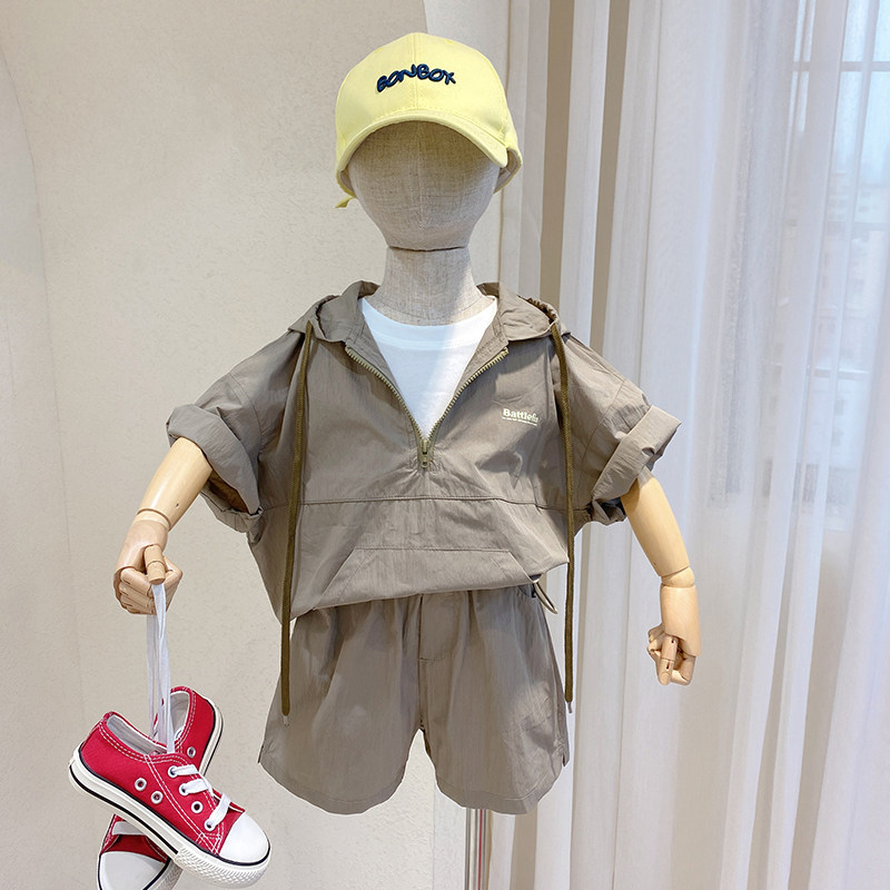 Boys summer suit 2022 new Korean version of children's hooded fake two-piece jacket casual shorts two-piece summer