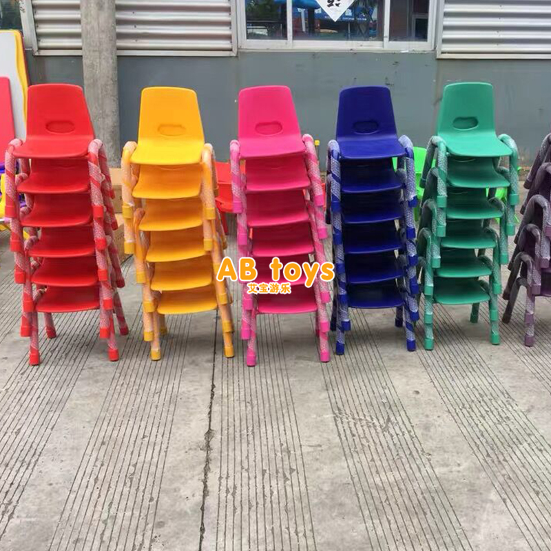 Kindergarten solid wood tables and chairs rubber wood tables Pinus sylvestris fir tables children furniture students desks and chairs direct sales