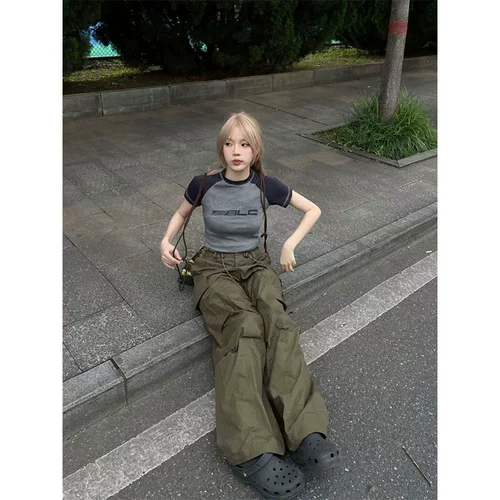 Летняя небольшая дизайнерская приталенная короткая футболка с коротким рукавом, в американском стиле, тренд сезона