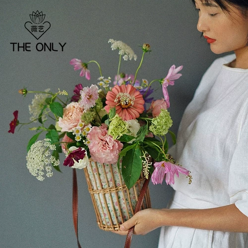 薇艺 INS Woven Flower Basket Rattan Ticked Trags Редактор ретро маленький цветочный синий пастырский цветочный художник цветочный цветок вставка