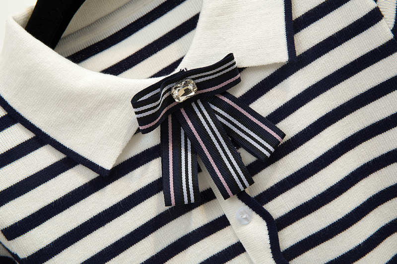 VK旗艦店 韓系翻領針織上衣格子半身裙套裝長袖裙裝