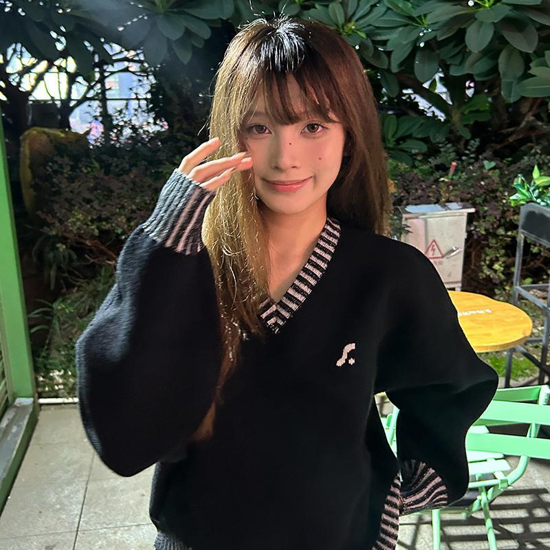Symocolor Commuter Style Spring and Autumn Niche Striped Edge V-Neck Sweater Loose Retro Lazy Casual Knit Top Symocolor Commuter Style Spring and Autumn Niche Striped Edge V-Neck Sweater Loose Retro Lazy Casual Knit Top
