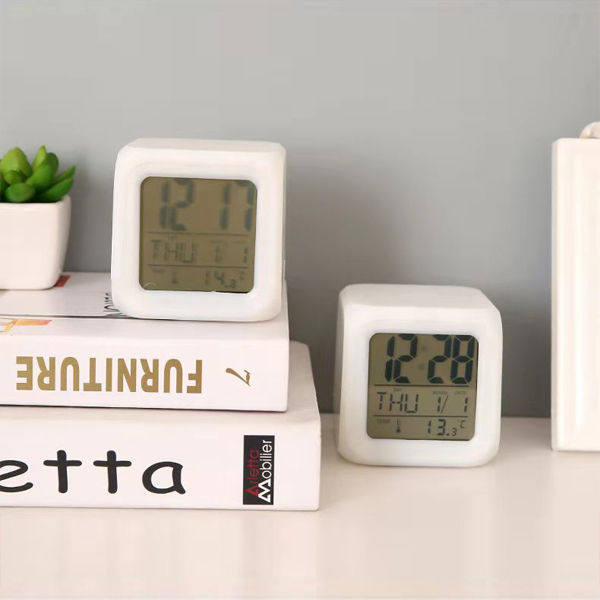 Cute colorful night light electronic alarm clock can come to map custom boyfriend and girlfriend gifts student gifts