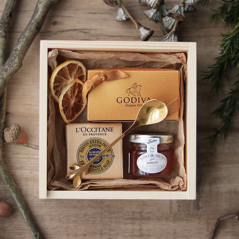 Souvenir box female bridesmaid groomsmen male wedding practical wedding gift creative high-grade wooden box forest small gifts