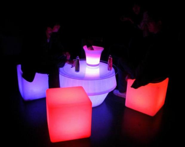 Light cube bàn cà phê bàn ​​cà phê LED nhỏ bàn cà phê nhựa nhỏ vuông bàn thanh đồ nội thất đơn giản hiện đại bàn ăn - Đồ nội thất thiết kế ghế thư giãn đọc sách