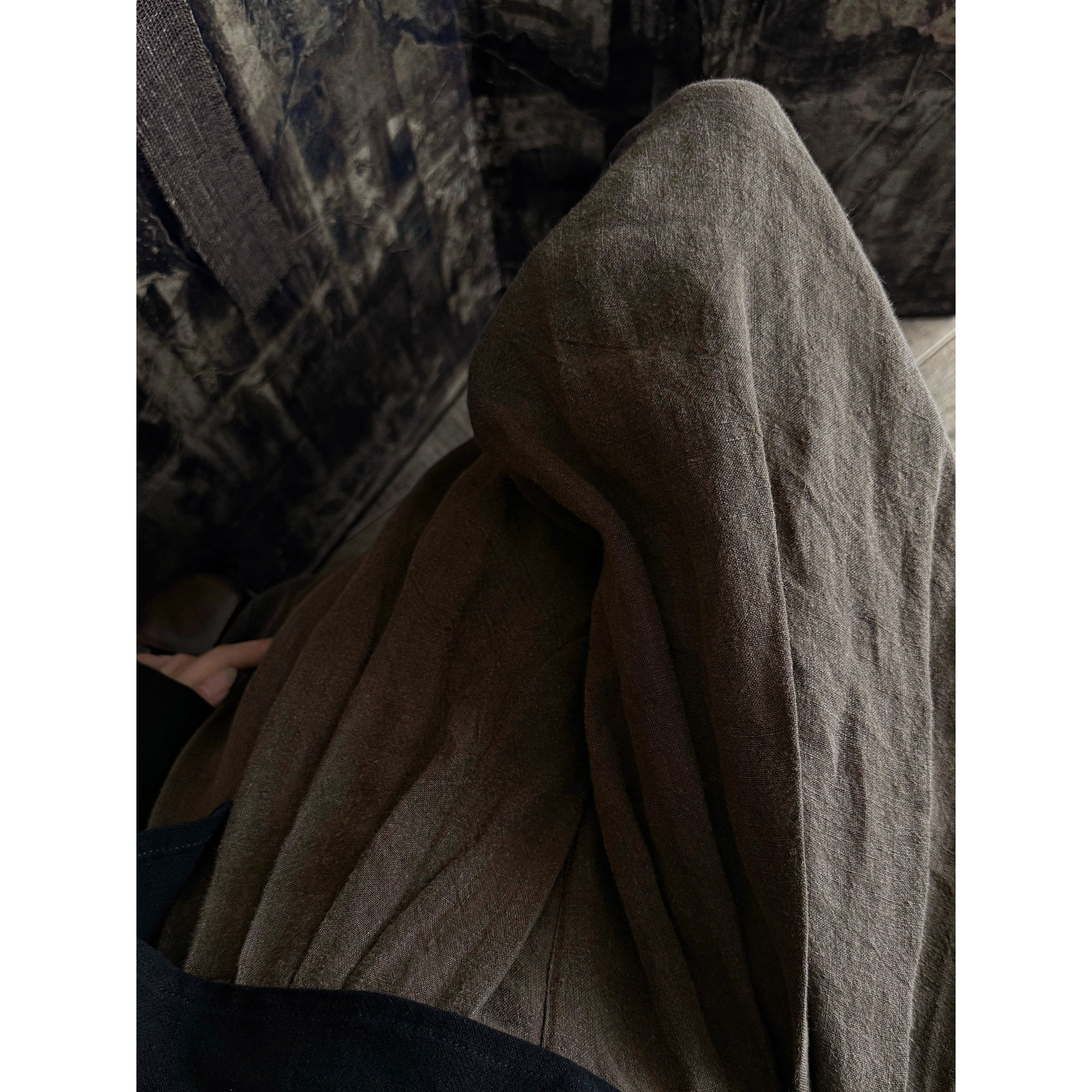 今号のBIでご紹介したブラウンのトラウザーズをスーツパンツにアレンジ | 2024年夏秋シリーズ