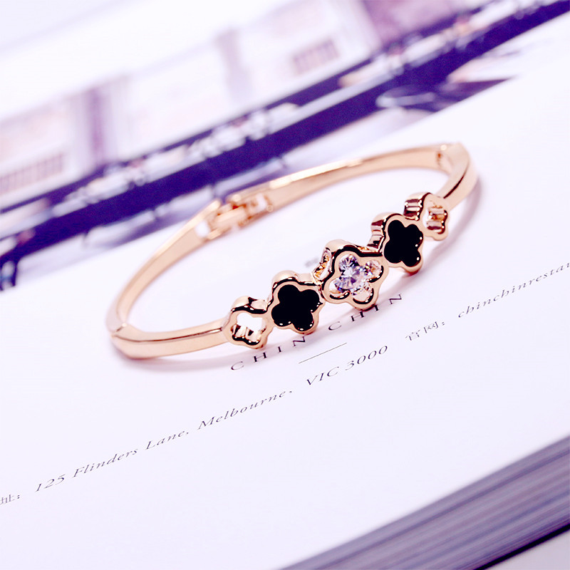 Nhật Bản và Hàn Quốc vòng tay vàng hồng may mắn Châu Âu và Mỹ đơn giản kim cương bốn lá clover vòng tay nữ phiên bản Hàn Quốc của vòng đeo tay trang sức đồ trang sức vòng tay chỉ đỏ