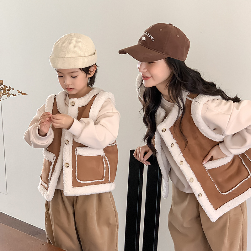 Pro-child clothes mother-son autumn and winter 2023 new two sides wearing lamb velvet vest foreign air female dress winter parent-child waistcoat-Taobao