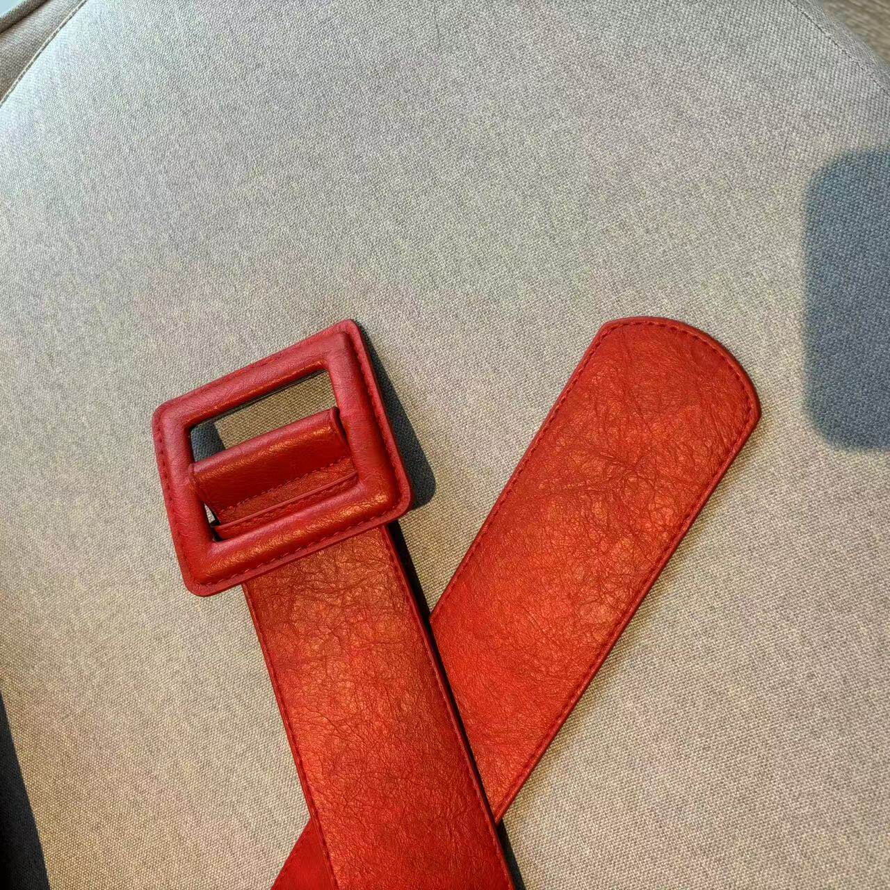 XINY[Fashion Matching] The same style of the Rose Story Huang Yimei belt, a retro red versatile belt with a Hong Kong style for women