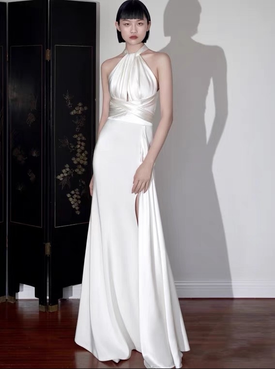 French-Style Halter Neck Slit Satin Backless Sexy and Stylish Light Luxury Banquet Birthday Host Toast Evening Dress