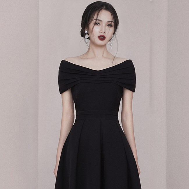 Black Evening Dress, Elegant and Fashionable, Slimming, Suitable for Banquets, Annual Meetings, Parties, Birthdays, Off-The-Shoulder Mini Dress, Can Be Worn Casually by Women