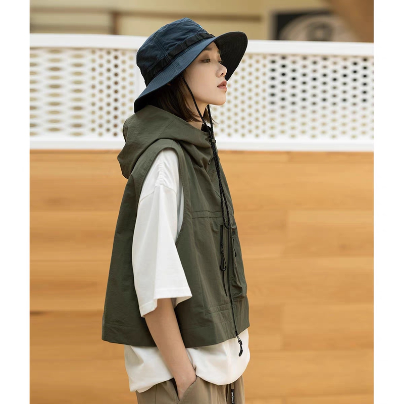 Japanese-Style Short Unisex Multi-Pocket Fishing and Camping Hooded Vest, Outdoor Workwear Vest Jacket for Men and Women, 2023 Model