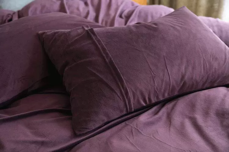 Vỏ gối nhung màu tím đậm làm dày lớp vỏ flannel vỏ gối một cặp vỏ gối 48 * 74