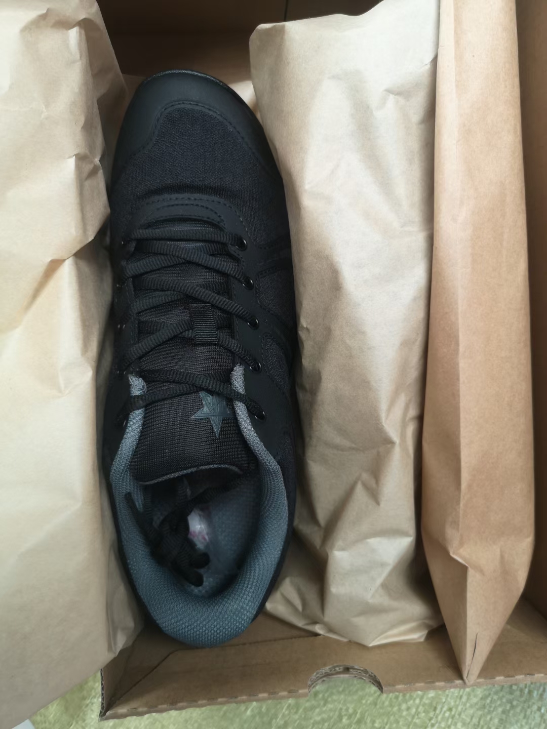 night running training shoes