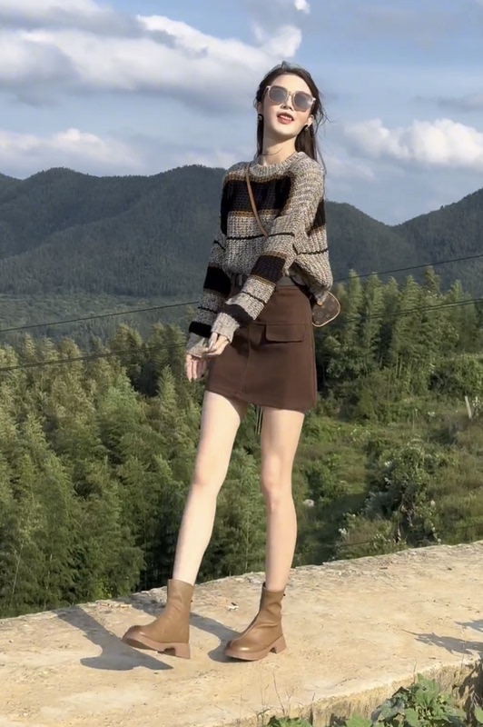 2026 Spring New Style Lazy and Petite Color-Block Striped Loose Sweater for Women with Slimming Skirt Two-Piece Set