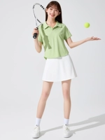 Свежая белая мини-юбка, короткий рукав