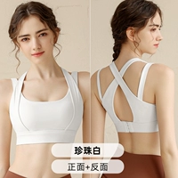 Жемчужно-белый