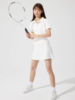 Белая мини-юбка, короткий рукав