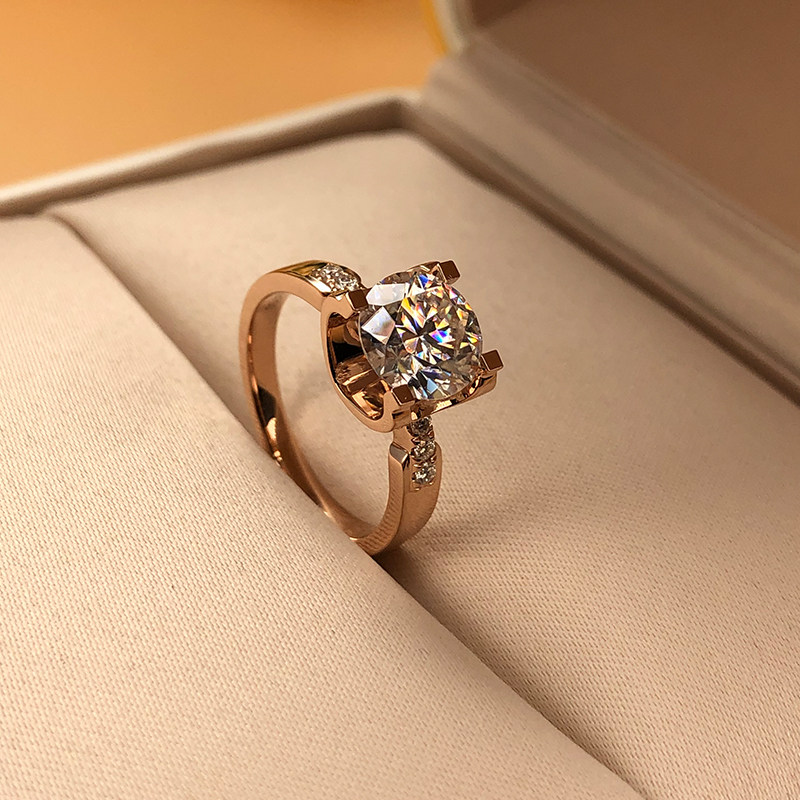 18k gold mosanstone drill ring female rose gold One 10 carat bull head section Four paws 5 courseage extra-large ring