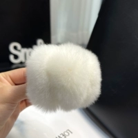 Молочно-белый