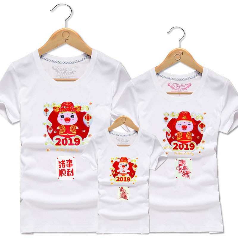 Pig Year Family Pack Summer 2019 Mới Kích thước lớn Vui vẻ Năm mới Gia đình Đỏ Ba gia đình Áo thun ngắn tay áo gia đình mùa đông