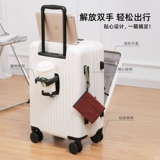 Вместительный и большой универсальный чемодан для путешествий