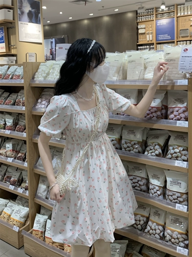 碎花方领连衣裙女夏季2023新款小个子收腰气质甜美温柔风奶甜裙子