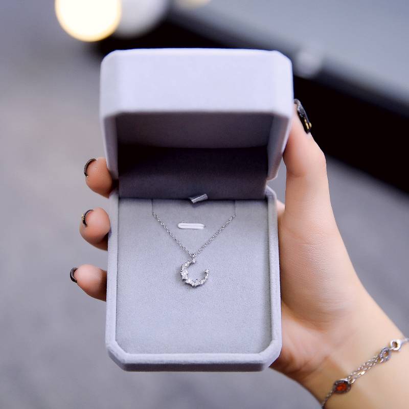 925 Pure Silver Full Drilling Moon Necklace Woman Light Lavish Minimalist Design Pendant Lock Bone Chain Advanced Sensation Lukewarm Wind