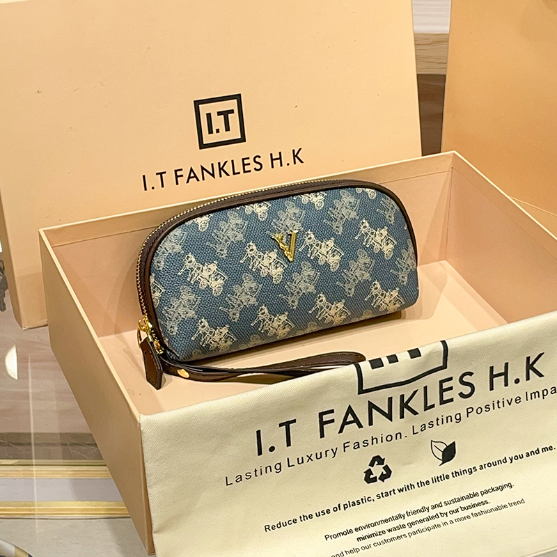 Hong Kong Brand Genuine Leather Clutch Bag for Women 2026 New European and American Fashion Shell Bag High-End Texture Mini Handbag