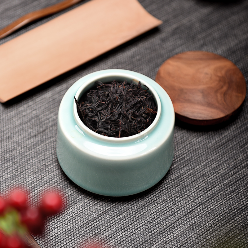 Longquan celadon checking ceramic tea pot wooden cover POTS from the warehouse inventory contracted the receive Japanese storage tank