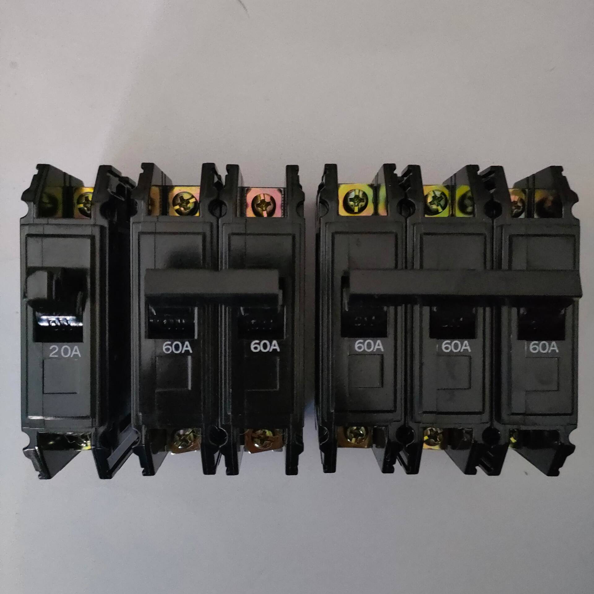 BH-S 1P 2P 3P 3P switch 10A 30A 40A 60A 60A models Black breaker DZ12-60