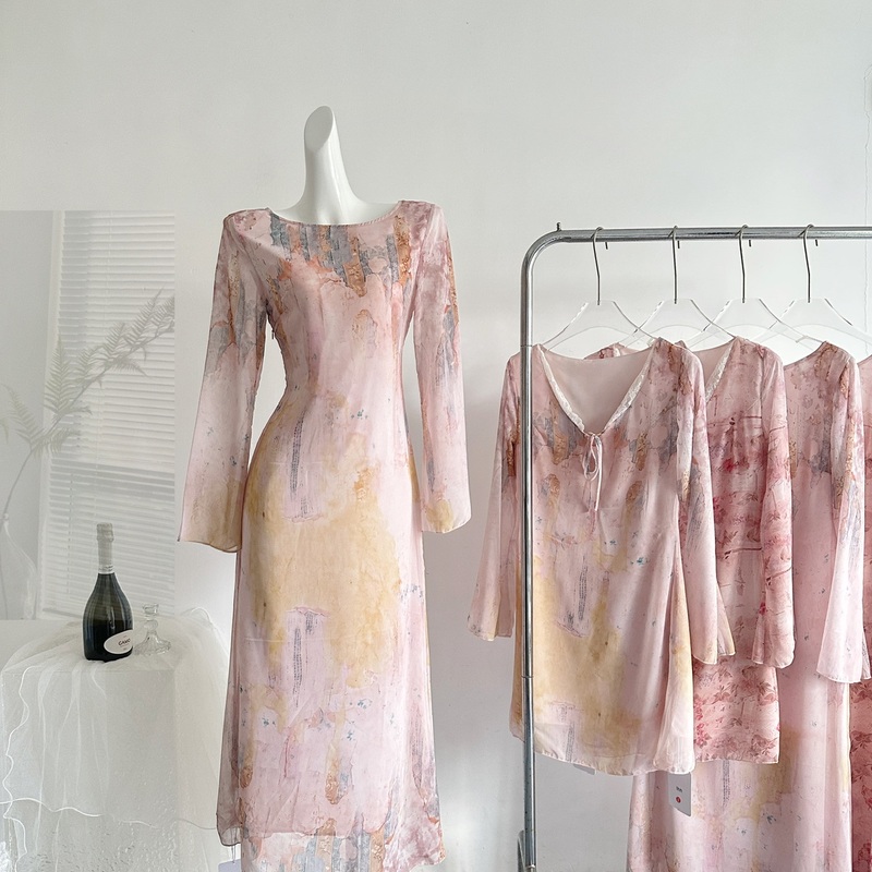 Liora "Old Trace" French-Style Elegant Waist-Cinching Slimming Printed Bell-Sleeve Dress, Fashionable and Stylish Long Dress Liora "Old Trace" French-Style Elegant Waist-Cinching Slimming Printed Bell-Sleeve Dress, Fashionable and Stylish Long Dress
