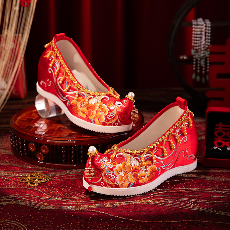 Hanfu Shoes for Women with Hidden Height Increase, Upturned Toe, Tassels, Embroidered Bridal Shoes, Ming-Style Wedding Shoes, Two-Way Wear, Red Chinese-Style Xiuhe Wedding Shoes Hanfu Shoes for Women with Hidden Height Increase, Upturned Toe, Tassels, Embroidered Bridal Shoes, Ming-Style Wedding Shoes, Two-Way Wear, Red Chinese-Style Xiuhe Wedding Shoes