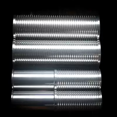 Centrally pellet mill roller